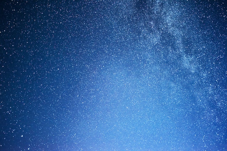 Photo gratuit ciel nocturne vibrant avec étoiles et nébuleuse et galaxie.