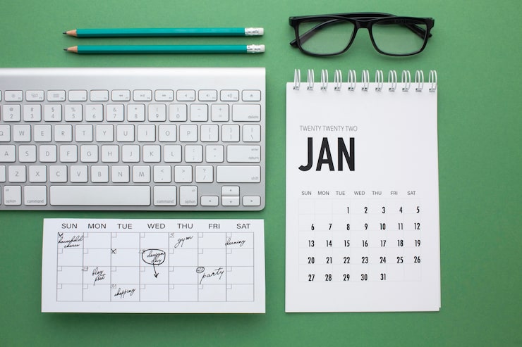 Photo gratuit concept d'organisation du temps avec clavier