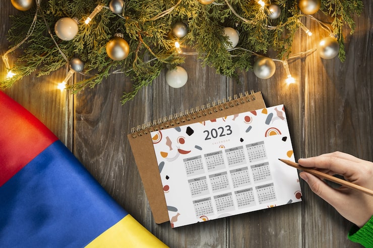 Photo gratuit nature morte du calendrier de noël avec le drapeau colombien
