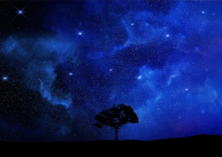 Photo gratuit paysage nocturne avec un ciel bleu