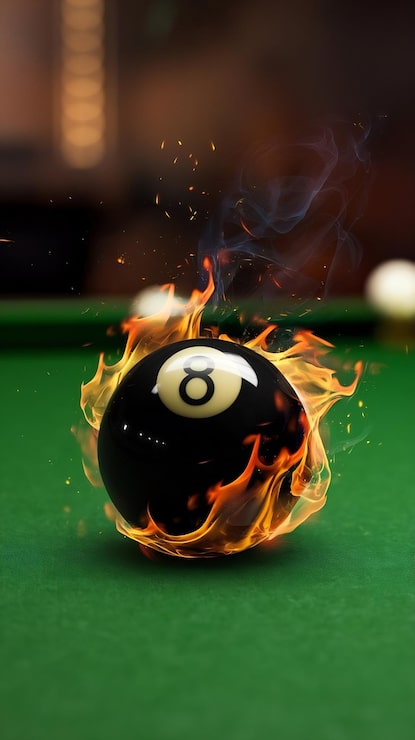 Photo 8 boules sur le feu sombre fantaisie noire huit boules de billard boule avec des flammes autour de lui bords et des signes de