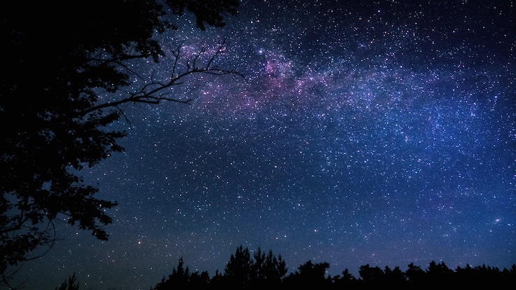 Photo beau ciel étoilé de la voie lactée