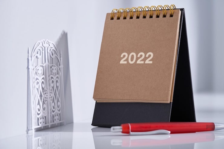 Photo calendrier de bureau 2022 sur le dessus de la table