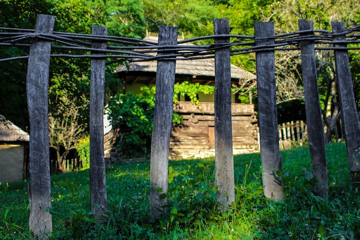 Photo clôture en bois dans un endroit rustique