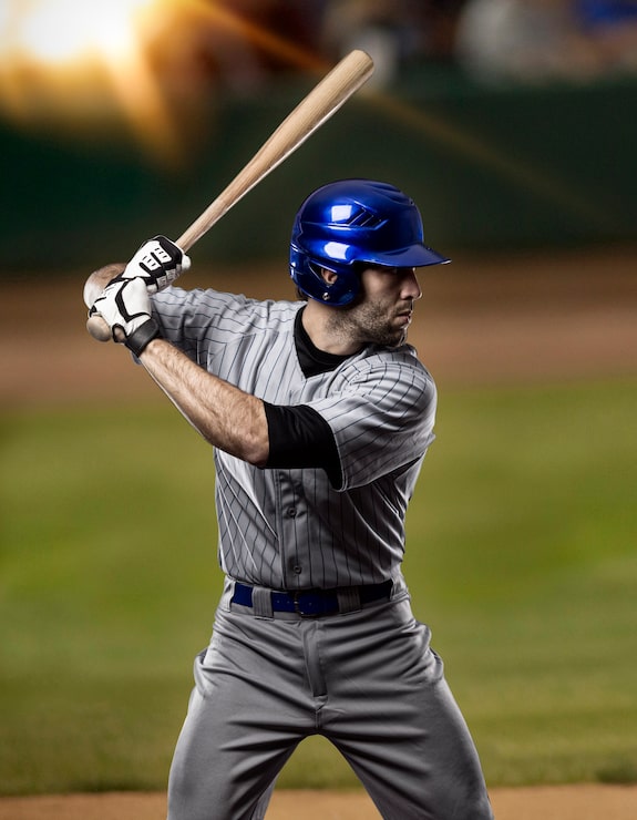 Photo joueur de baseball sur un uniforme bleu sur le stade de baseball.