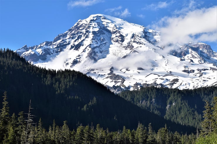 Bild 4392 m höga mount rainier, även känt som tahoma eller tacoma, är en stor aktiv stratovulkan