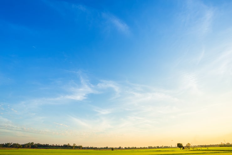 Foto dramatisk blå himmel ved solnedgang – teksturbaggrund