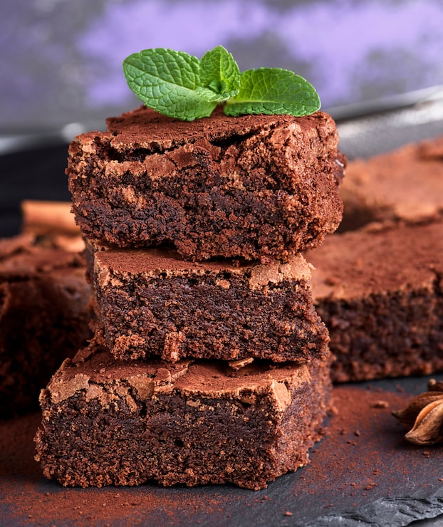 Bild fyrkantiga bitar chokladkaka bakade brownies