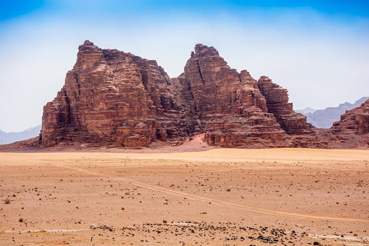 Bild sand och berg i wadi rum-öknen i jordanien, vackert landskap under dagen