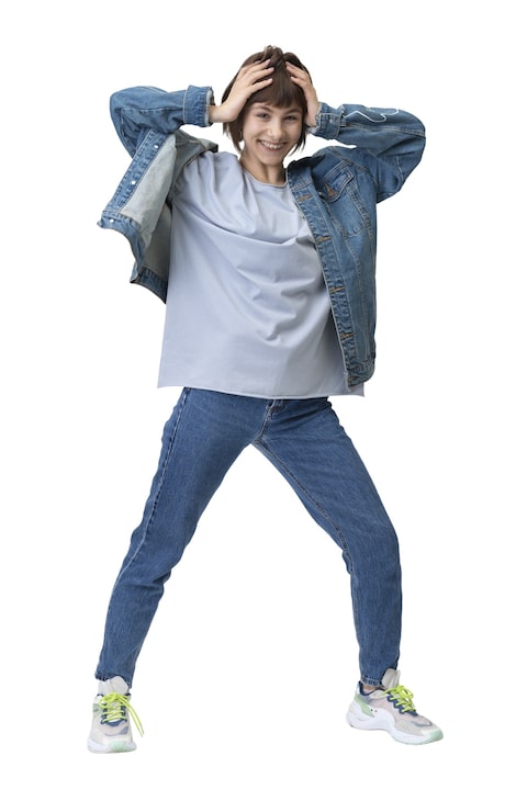 PSD gratuito una joven adolescente posando