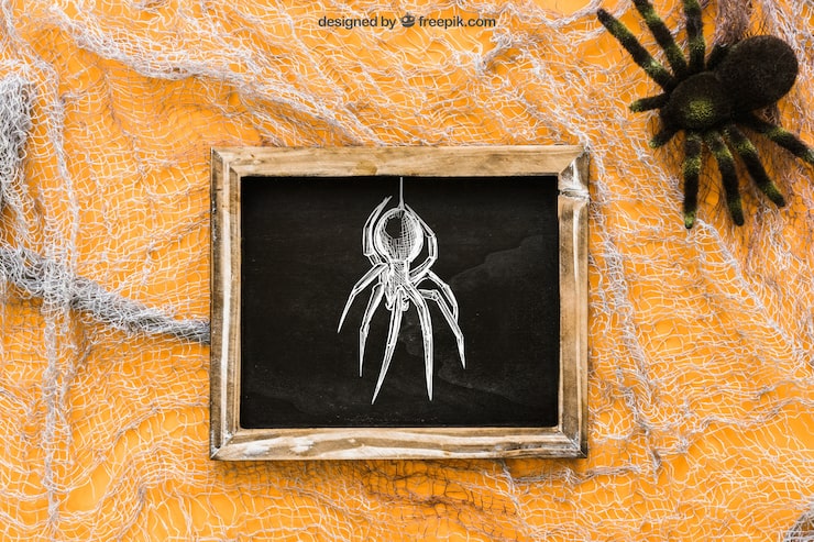 PSD gratuito maqueta de pizarra de halloween en la telaraña