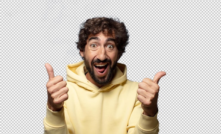 Gratis PSD met een vrolijke glimlach en een gelukkig uiterlijk, zorgeloos en positief met beide duimen omhoog