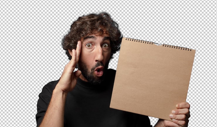 PSD gratuit un jeune homme fou barbu avec une couverture de carnet vide.