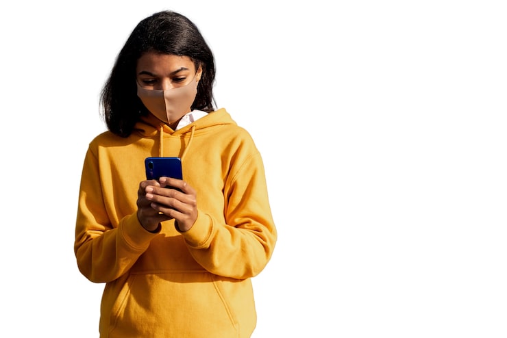 PSD gratuit portrait de jeune adolescente avec smartphone
