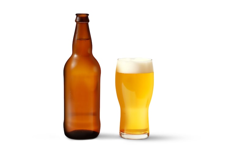 PSD grátis close-up em cerveja isolada