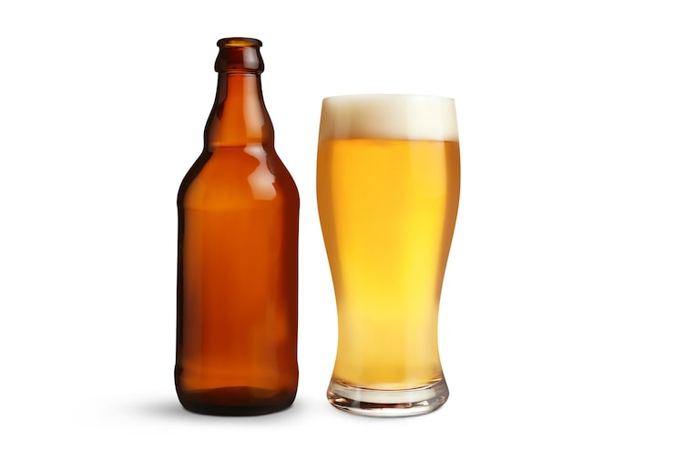 PSD grátis close-up em cerveja isolada