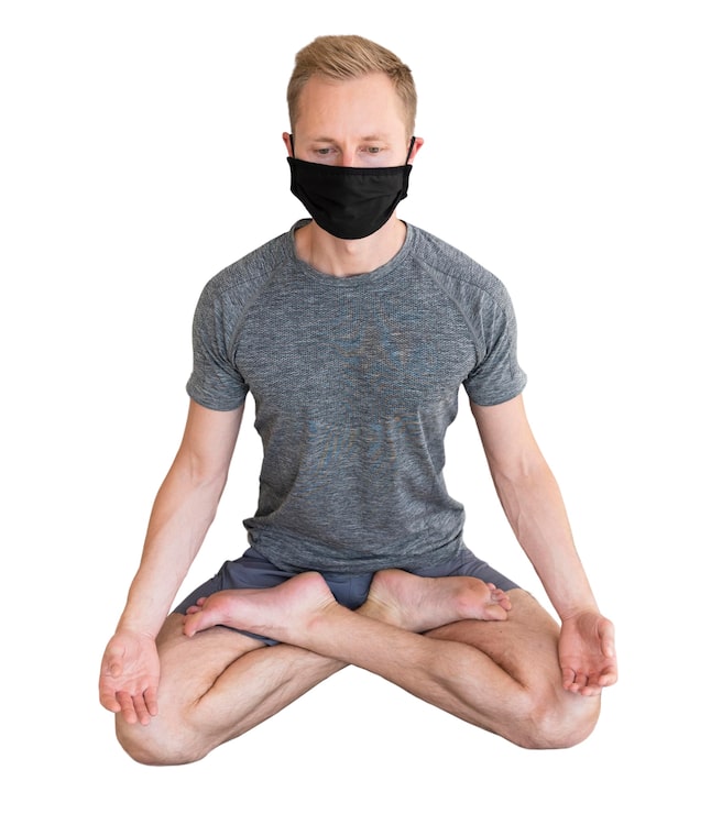 Miễn phí PSD người đàn ông ở tư thế yoga bị cô lập