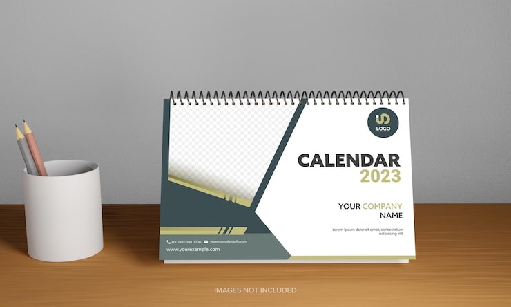 PSD calendrier de bureau annuel 3d 2023 avec espace pour l'image ou le texte tasse à crayon sur fond gris et marron