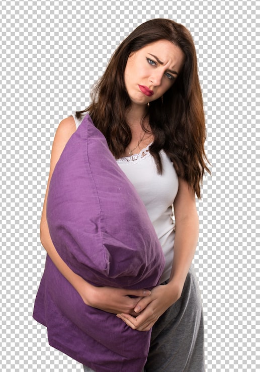 PSD chica joven hermosa cansada con una almohada