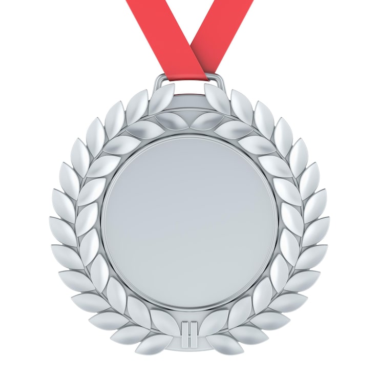 PSD médaille d'argent avec un rendu 3d au ruban rouge isolé sur un fond transparent