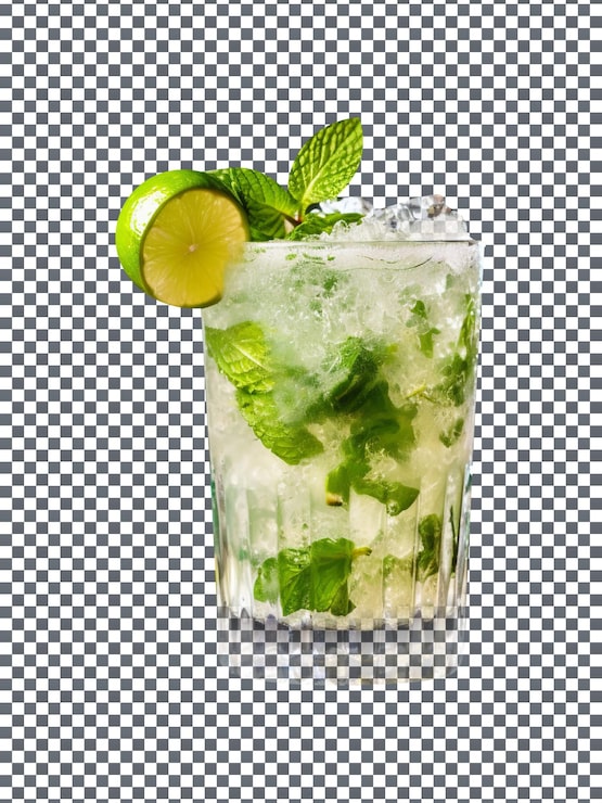 PSD un refrescante vaso de mojito de coco aislado sobre un fondo transparente