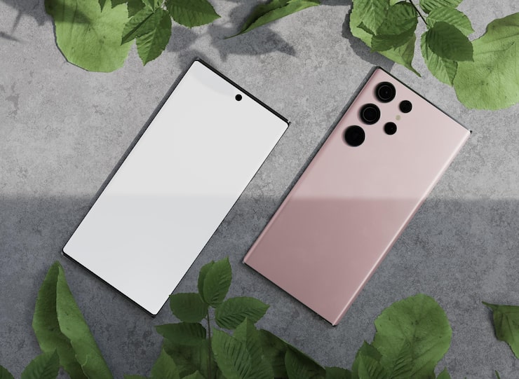 PSD des smartphones samsung avec une finition blanche et rose entourés de feuilles vertes