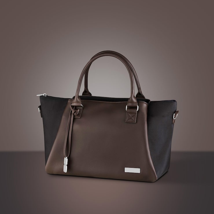 PSD vue d'angle du sac de vanité ou de bureau en cuir noir et brun pour dames