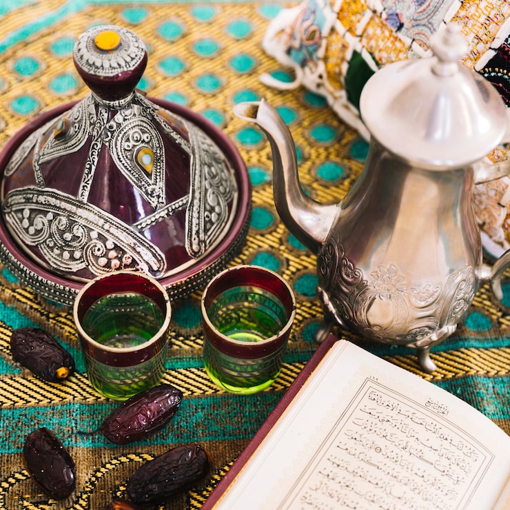 Ücretsiz Fotoğraf çay setiyle ramazan konsepti