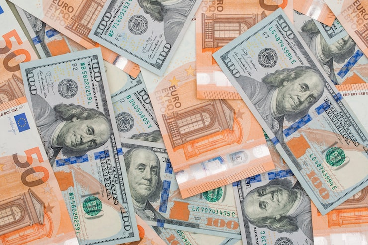 Ücretsiz Fotoğraf euro ve dolar banknotları.