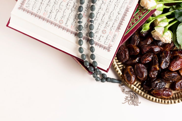 Ücretsiz Fotoğraf yakın çekim hurmalar ve kuran