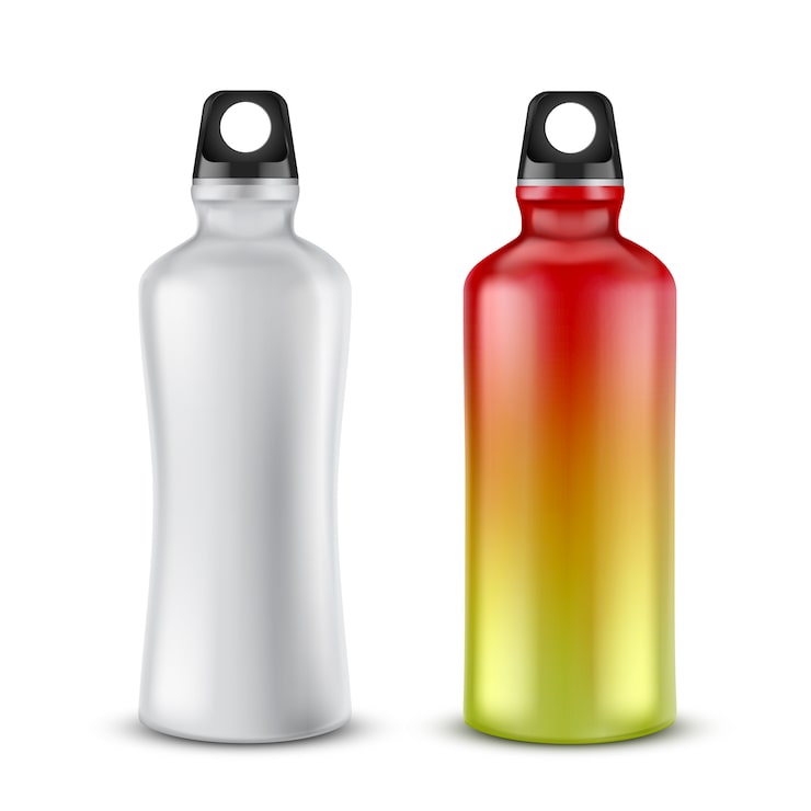 Vector gratuito conjunto de botellas de plástico en blanco con tapas para bebidas, aisladas sobre fondo.