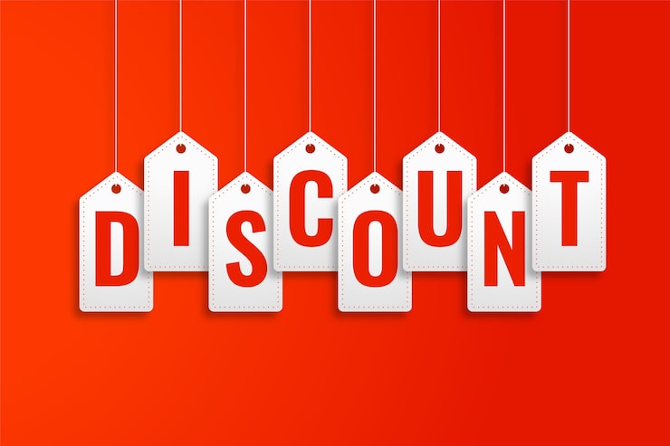 Vector Gratis label harga gantung diskon di latar belakang merah
