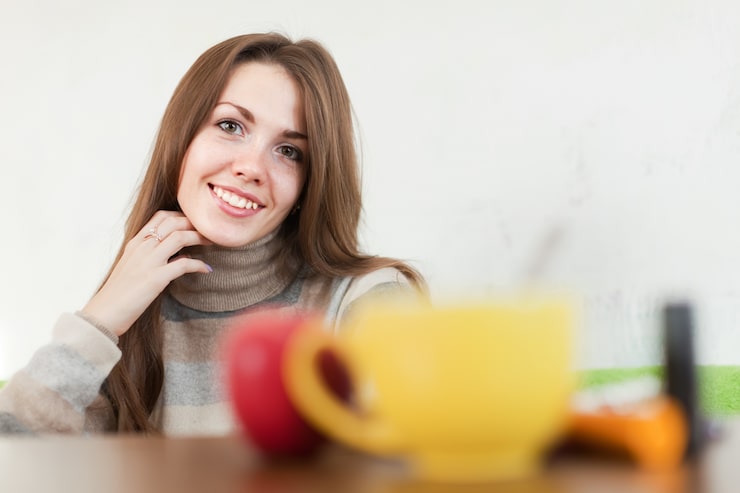 Gratis Foto langharige brunette meisje in huis